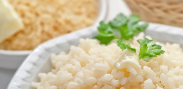 arroz-com-manteiga-e-queijo-getty-1442327987569_615x300