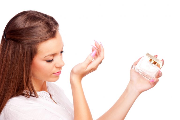 O Que Significa Sentir Cheiro De Perfume Doce Conheça as 7 dicas para manter o cheiro do perfume na pele durante mais