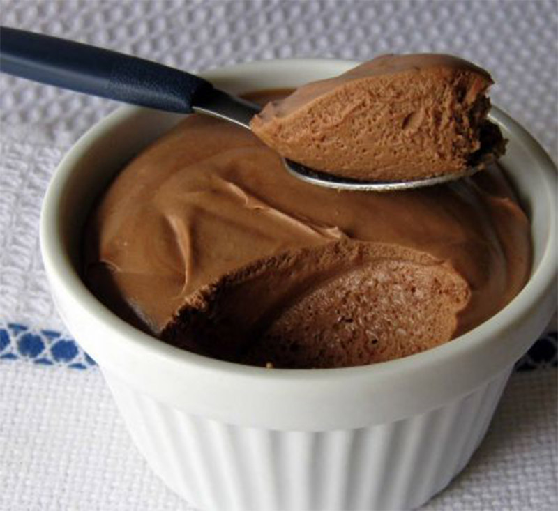 Mousse de chocolate cremoso só com 3 ingredientes uma delícia tão fácil de fazer Mousse de chocolate cremoso só com 3 ingredientes uma delícia tão fácil de fazer